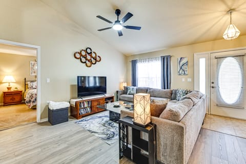 4 Mi to Weeki Wachee Springs! Fun-Filled Home House in Spring Hill