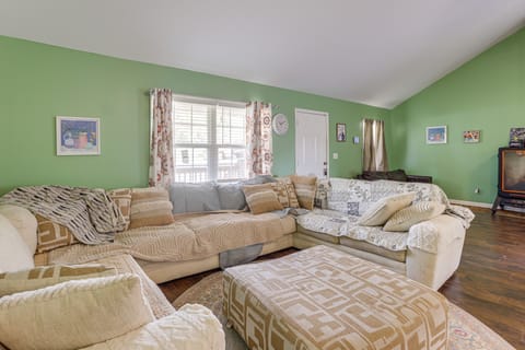 Pets Welcome! Spacious Boligee Home w/ Yard House in Alabama