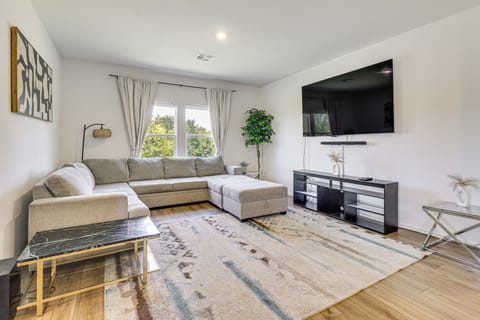 6 Mi to McKinney Falls: Spacious Home w/ Game Room House in Austin