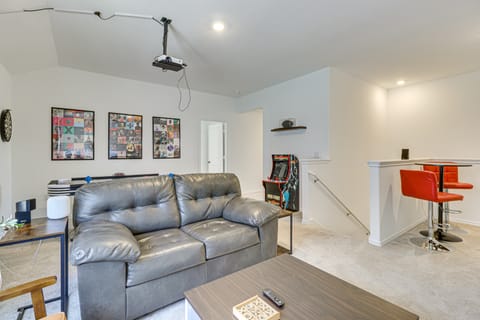 6 Mi to McKinney Falls: Spacious Home w/ Game Room House in Austin