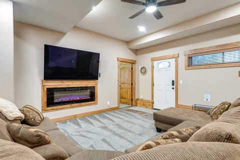 Gateway to Yellowstone! Modern Island Park Cabin House in Idaho