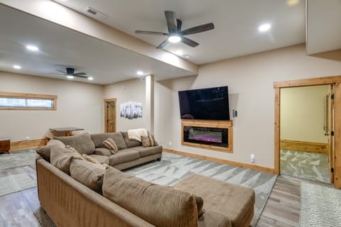 Gateway to Yellowstone! Modern Island Park Cabin House in Idaho