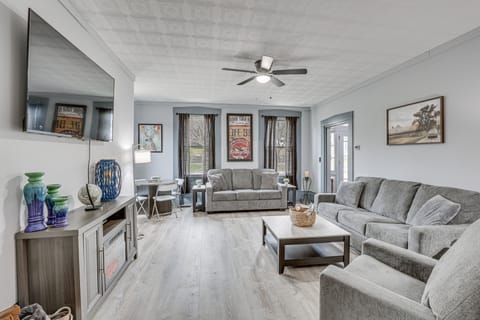 5 Mi to The Wilds: Spacious Family Hub, Game Room! House in Ohio