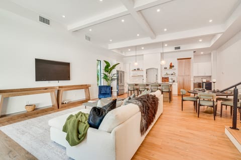 3,200-Sq-Ft Hideaway 5 Mi to Downtown Sarasota! House in Sarasota