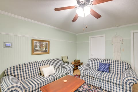 Walk to Nauvoo Temple: Remodeled Family Apartment Apartment in Nauvoo