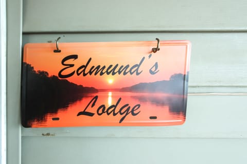 Walk to Nauvoo Temple: Remodeled Family Apartment Apartment in Nauvoo