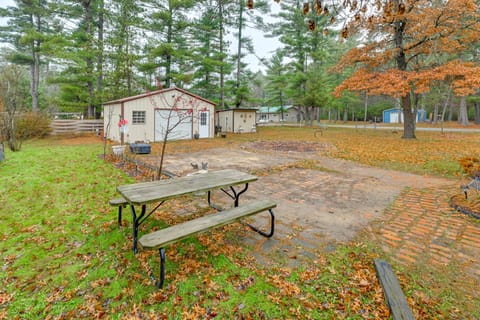 1 Mi to Lake Arbutus: Pet-Friendly Home, Fire Pit House in Wisconsin