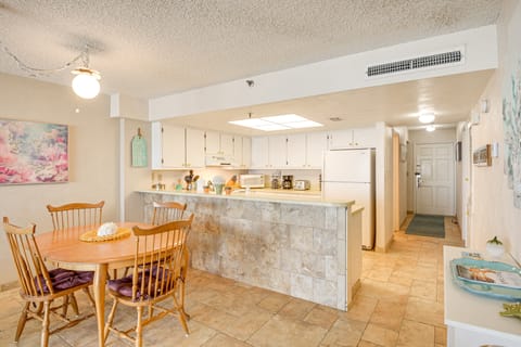 Steps to Shore, Pool Access: New Smyrna Beach Gem! Apartment in Edgewater