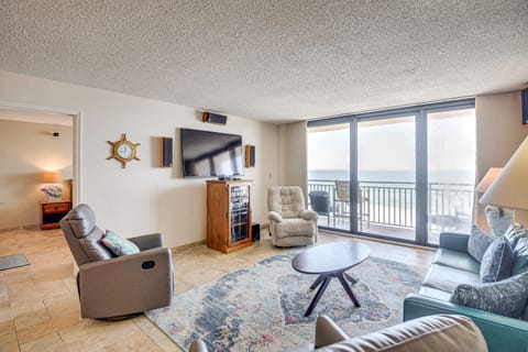Steps to Shore, Pool Access: New Smyrna Beach Gem! Apartment in Edgewater