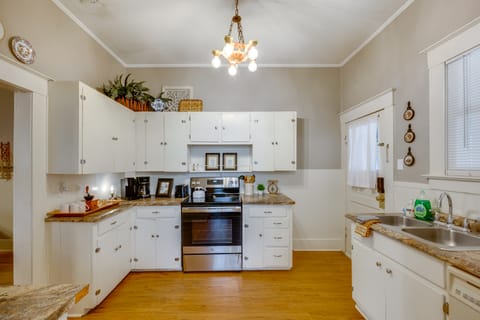 'Hickory Hill House' < 1 Mi to Downtown Texarkana! House in Texarkana