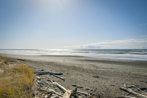 Beach Access & Community Perks! Westport Hideaway Apartment in Westport