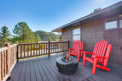 Mtn-View Retreat w/ Deck & Hot Tub in Estes Park! House in Estes Park