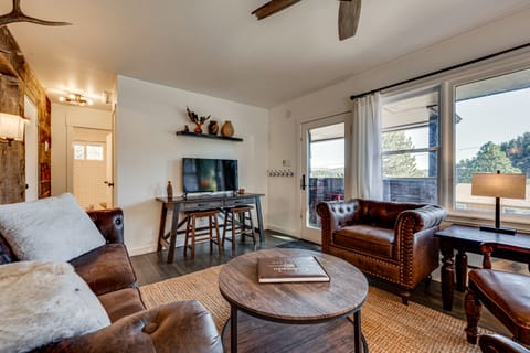 Mtn-View Retreat w/ Deck & Hot Tub in Estes Park! House in Estes Park