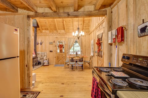 Hike & Fish: Wooded Cabin Near Downtown Helen House in White County