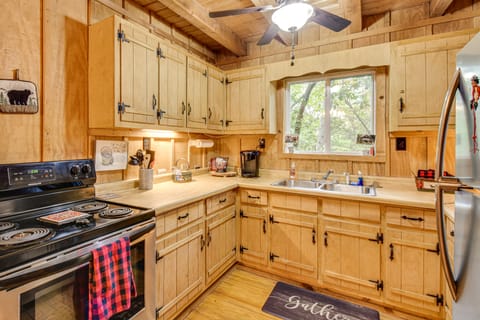 Hike & Fish: Wooded Cabin Near Downtown Helen House in White County