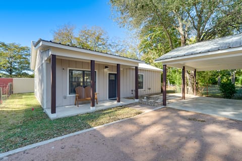 Walk to Museums & Wineries: Fredericksburg Gem! House in Fredericksburg