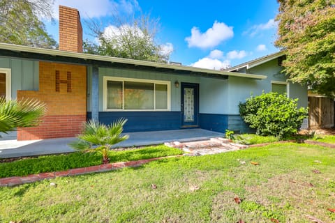 Hot Tub, Patio & Outdoor Games at Visalia Home House in Visalia