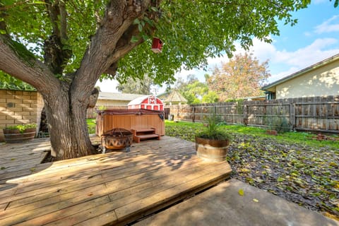 Hot Tub, Patio & Outdoor Games at Visalia Home House in Visalia