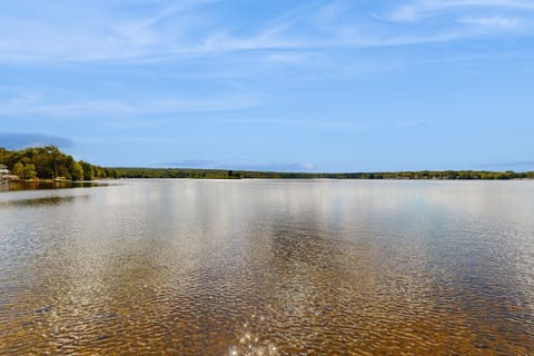 Beach + Dock! Group-Friendly Albrightsville Gem House in Tunkhannock Township