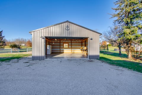 Fully Updated! Zanesville Home w/ River Views House in Ohio