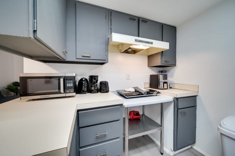 Near Tech Hub & Transit: Central Bellevue Home House in Bellevue