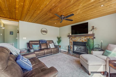 Outdoor Spa + Dock! Scenic Norris Lake Retreat House in Caryville