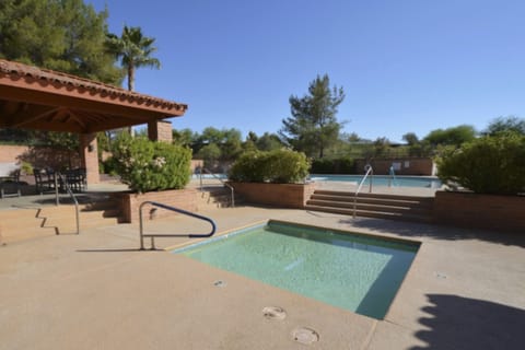 Extended Stay in Tucson! Dog-Friendly Townhome Apartment in Tanque Verde