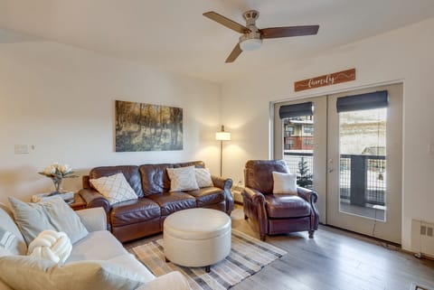 Cozy Granby Condo: Mtn Views Trails & Hot Tub Apartment in Granby