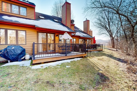 Pool, Golf, Marina! Galena Territory Resort Home Apartment in Iowa