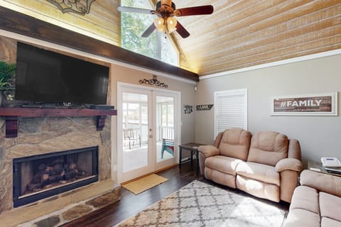 Boat Dock & Waterfront Fire Pit: Lake Sinclair Gem House in Lake Sinclair