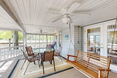 Boat Dock & Waterfront Fire Pit: Lake Sinclair Gem House in Lake Sinclair