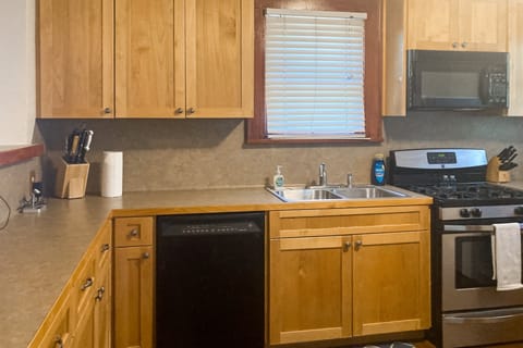 Walkable 1900s Home w/ Porch in Downtown Buda House in Buda