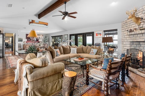 Pool, Porch & Stunning Views: Spacious Texas Home! House in Texas