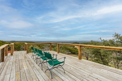 Pool, Porch & Stunning Views: Spacious Texas Home! House in Texas