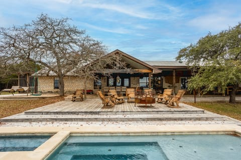 Pool, Porch & Stunning Views: Spacious Texas Home! House in Texas