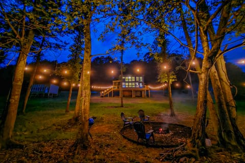 Family Fun! Riverside Home w/ Fire Pit House in Weiss Lake