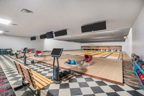 Bowling Alley! Expansive Group Getaway in Lewiston House in Albert