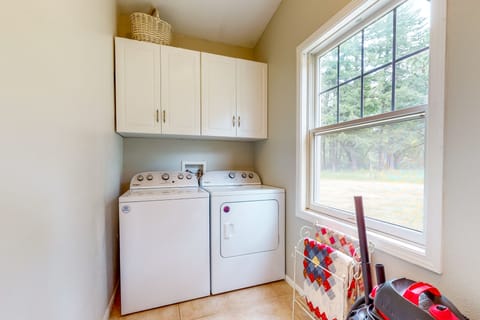 'HomeSted Cottage' Serene Retreat on Salt Creek House in Willamette Valley