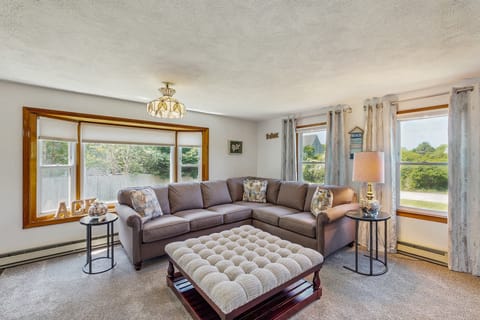 1 Mi to Dtwn Nantucket! Family Getaway w/ Deck House in Nantucket