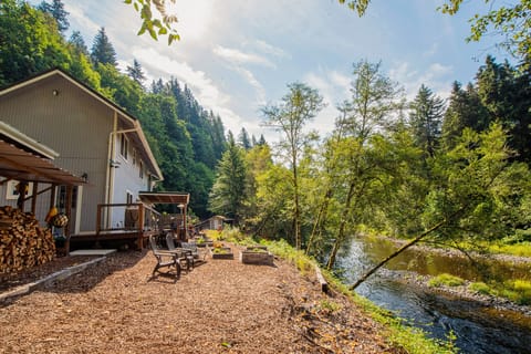 Riverfront Home w/ Views in Kalama, Pets Welcome! House in Washington