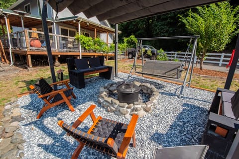 Riverfront Home w/ Views in Kalama, Pets Welcome! House in Washington