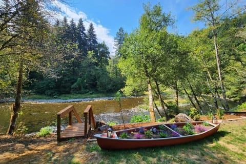 Riverfront Home w/ Views in Kalama, Pets Welcome! House in Washington
