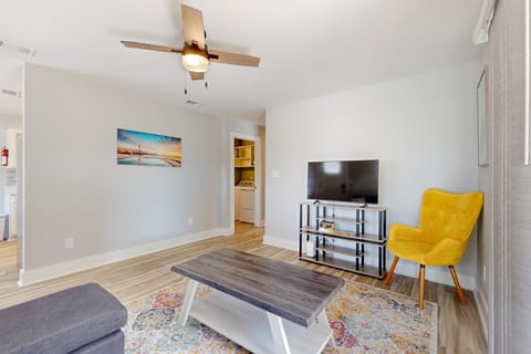 Downtown Duplex w/ Fire Pit: 1 Mi to Waterfront Apartment in Pensacola