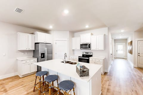 Bring Your Pets, Walk to Beach! St Teresa Haven House in Florida