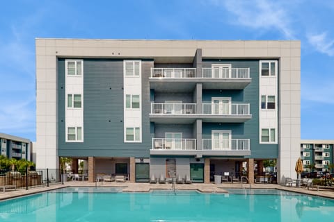 2 Mi to UF Campus! Modern Luxury Apt w/ Pool Apartment in Gainesville