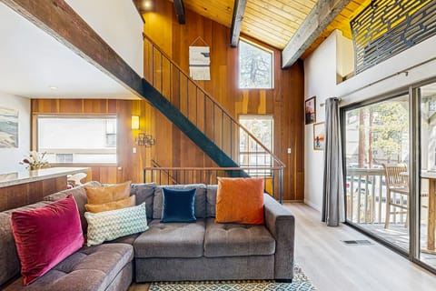 1BR Townhome w/ Loft, Pool Access & Beach Gear Apartment in Tahoe Vista