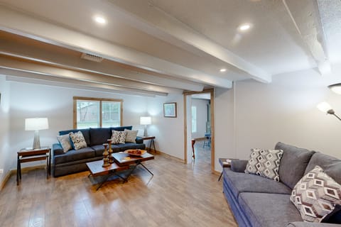 Walk to Medina River: 'Cowboy Cottage' w/ BBQ Pit House in Bandera