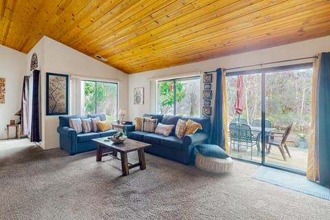 Yard & Patio: Quiet & Well-Stocked Riverside Home House in Three Rivers