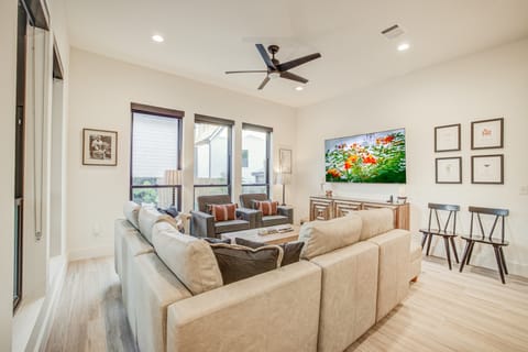 3 Mi to San Antonio River Walk: Gem w/ Heated Pool House in San Antonio