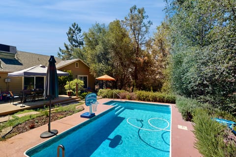 Relaxing Home w/ Pool: 1 Mi to Lake Tulloch House in Copperopolis